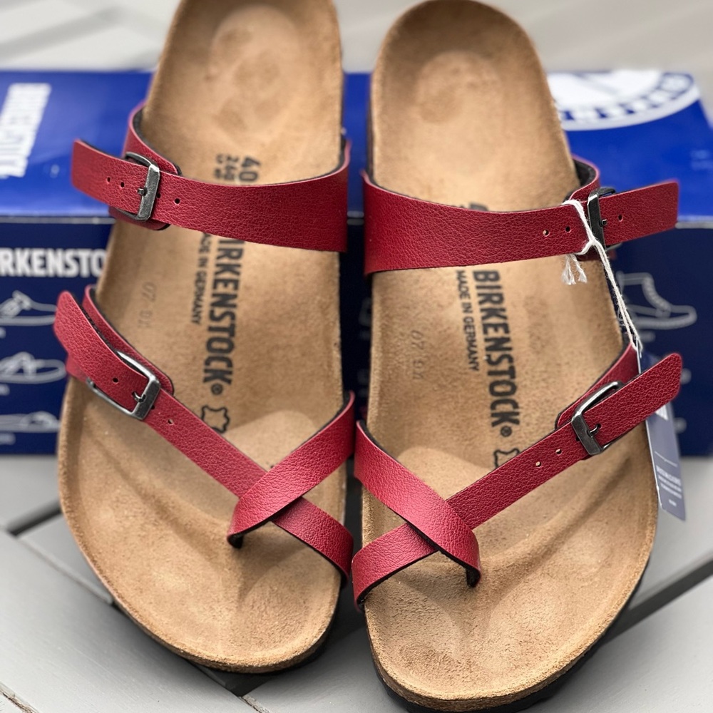 Red Mayari Birkenstocks sz40
